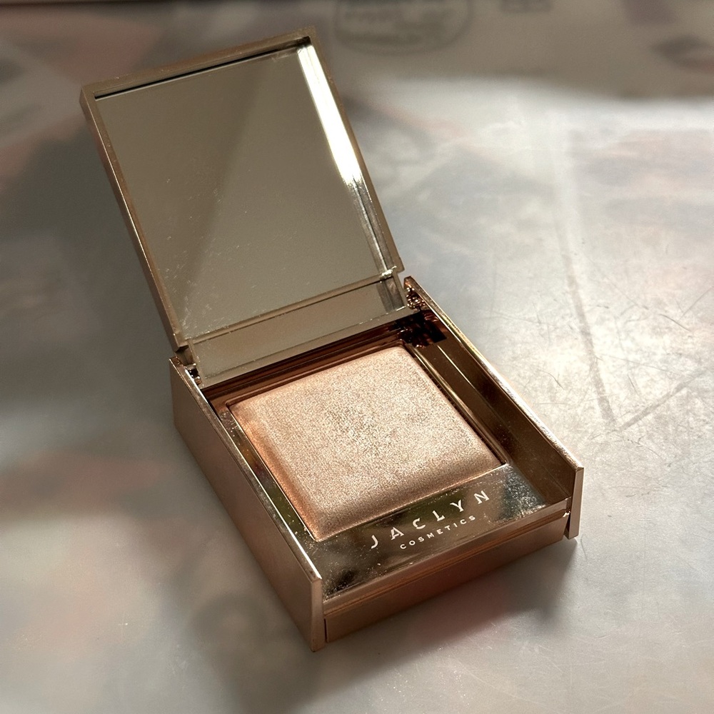 Jaclyn Cosmetics Powder Highlighter (Shade: ICED)